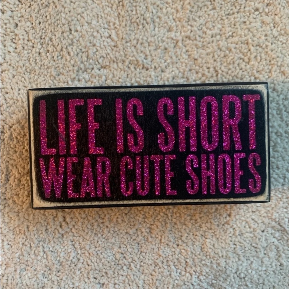 box sign